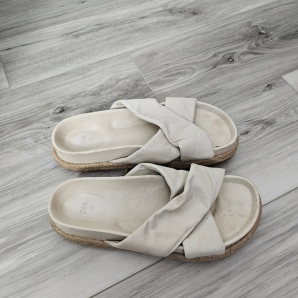 Women's Zara  Cream  Sandals Sz 7.5 - Picture 2 of 8